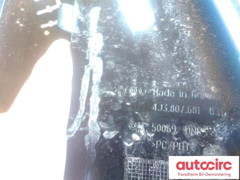Grill venstre til Audi e-tron GT 2021-->> (YTRE DEKSEL I FANGER|4J3807681|4J3 807 681|4J3 807 681 Y9B)