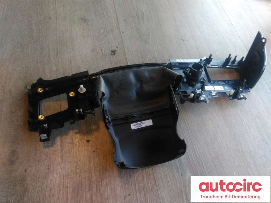 Dashbord diverse til Porsche Taycan 2019-->> (DEKSEL OVER RATT|9J1854397A|9J1854397A 5Q0|)