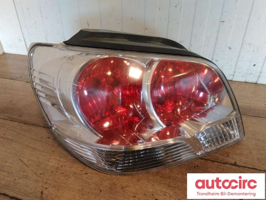 Baklykt venstre til Mitsubishi Outlander, 2003-2006 (Type I)  (KOITO|MN133699)