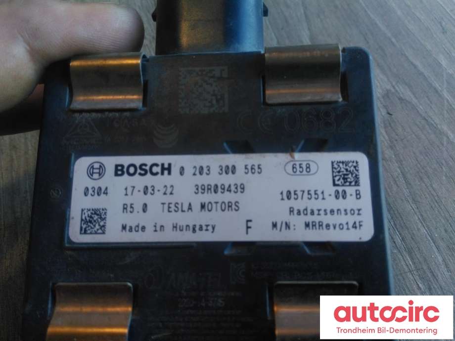 Sensor radar til Tesla Model S 2016-2021 (Fase 2)  (BOSCH|1057551-00-B|0203300565|)