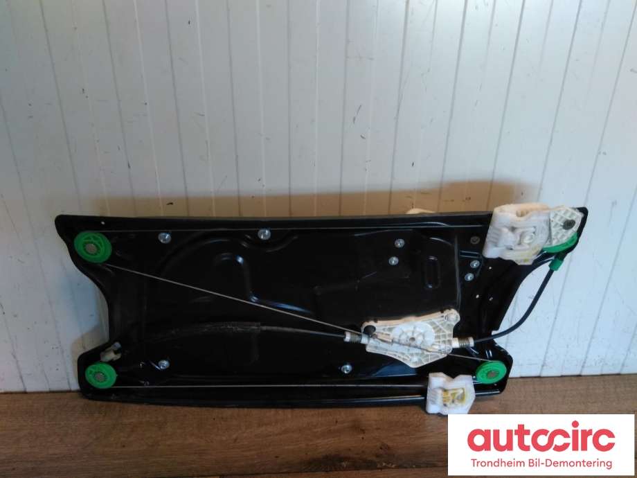 Ruteheis høyre foran til Land Rover Discovery 2005-2009 (Type III) (BROSE|D2R5A994731|CUH500200|7H2223200CB)