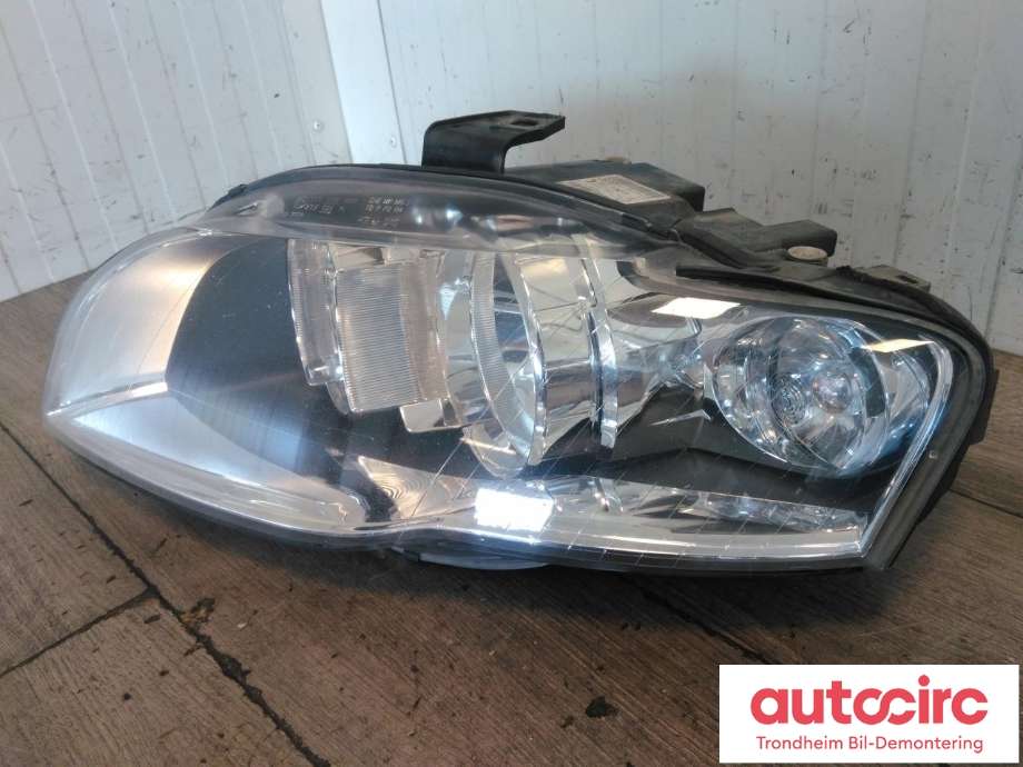 Frontlykt venstre halogen til Audi A4 2004-2008 (Type III) (B7) (B7) (AL|8E0941003BK|0301219203|)