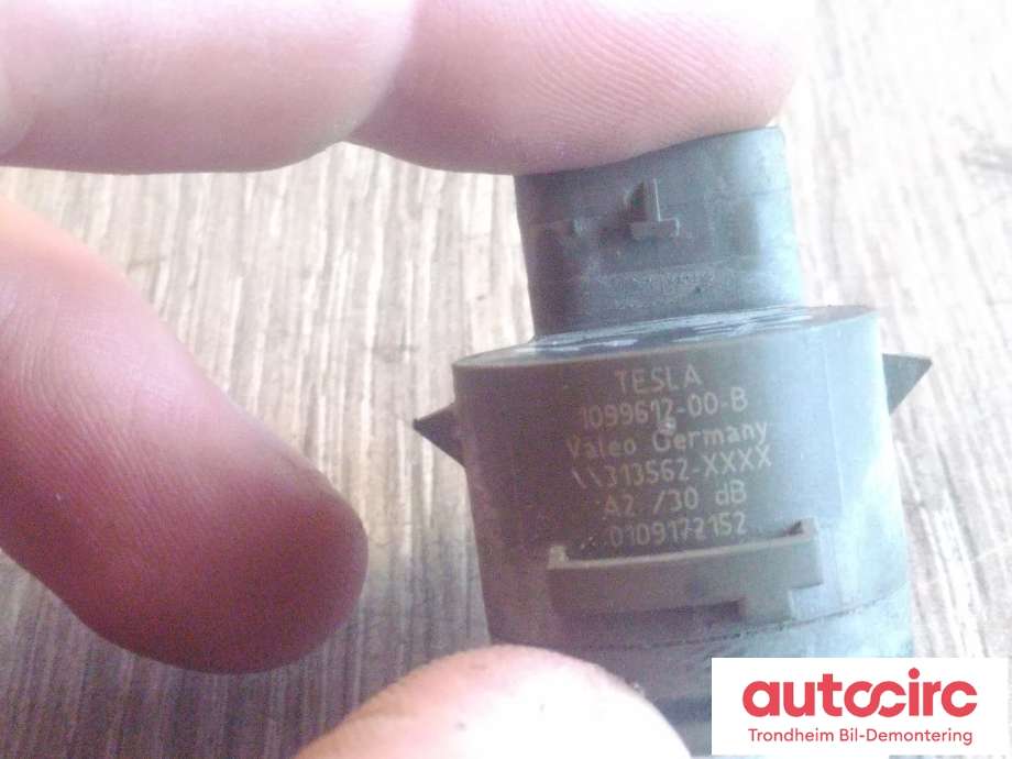 Parkeringssensor foran til Tesla Model X 2016-->> (VALEO|1099612-00-B|313562-XXXX|)