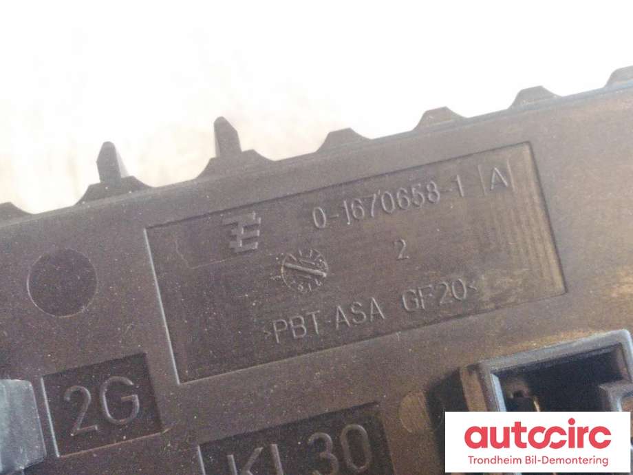 Sikringsboks bagasjerom til Mercedes C-Klasse, Coupe/Cab 2011-2015 (C204) (C204) (HELLA|A2049060105|A2049005501|A2049004803| 0-1670658-1)