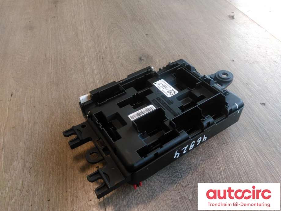 Sikringsboks bagasjerom til BMW M4 2014-2020 (F82/F83) (F82/F83) (..|9389070|6114-9389070-01|61149259466)