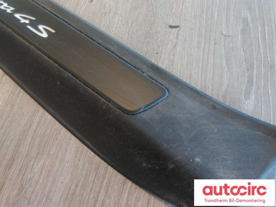 Innredning diverse til Porsche 911 2019-->> 992 992 (DØRKLIST HØYRE SIDE|992853374|992853372P|992853372P 1E0)