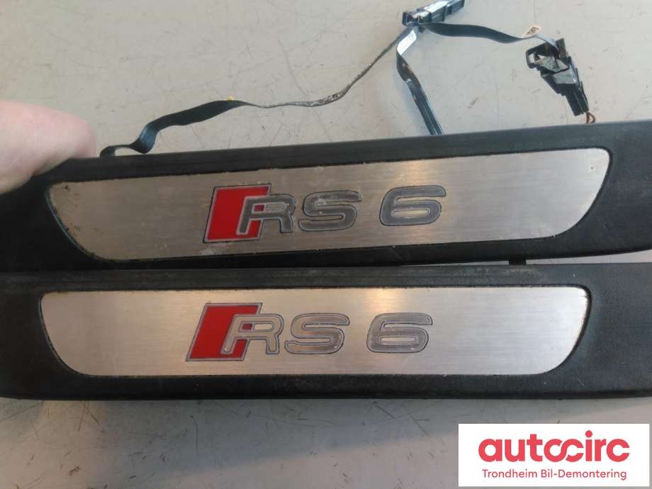 Lister til Audi RS6 2013-2018  (DØRKLIST H OG V BAK M LYS|4G0947424F|4G0947423F|4G0 947 424 F| 4G0 947 423 F)
