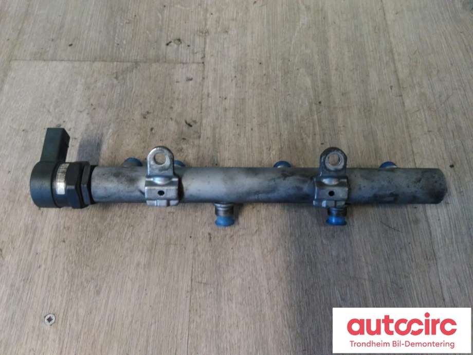 Dyseskinne (fuelrail) til Audi A6 2005-2008 (Type III, Fase 1) (C6) (C6) (HØYRE|059130090AF|059 130 090 AF|059130090AA)