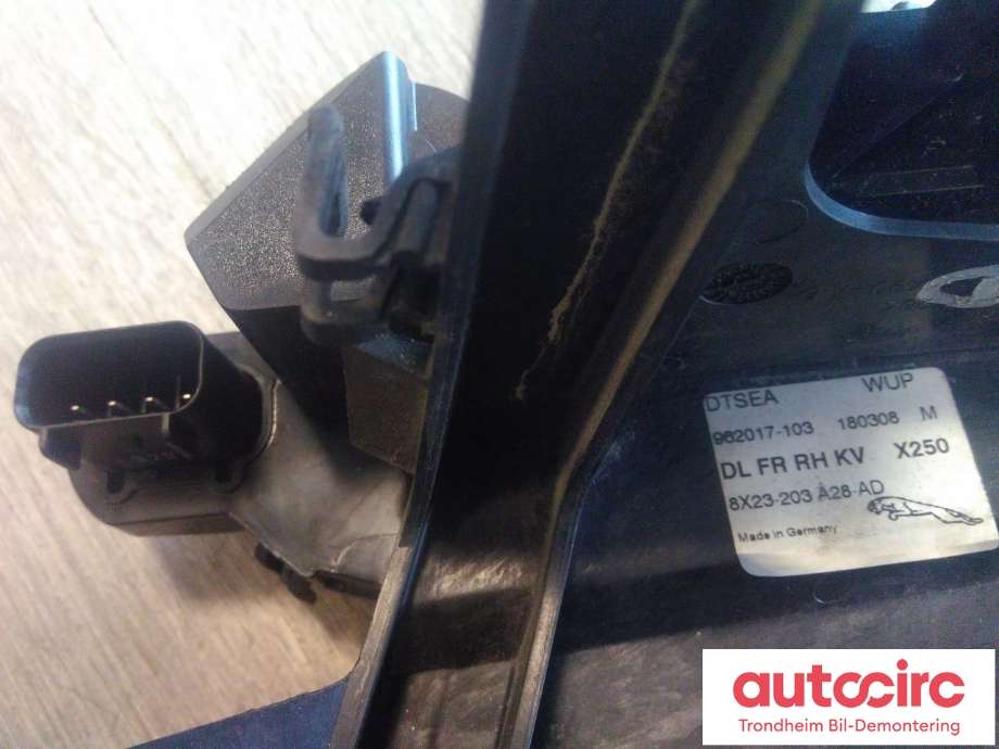 Låsekasse høyre foran til Jaguar XF 2008-2015 (X250) (X250) (..|6W8A-21812-GC|8X23-203A28-AD|C2P3444| 962017-103)