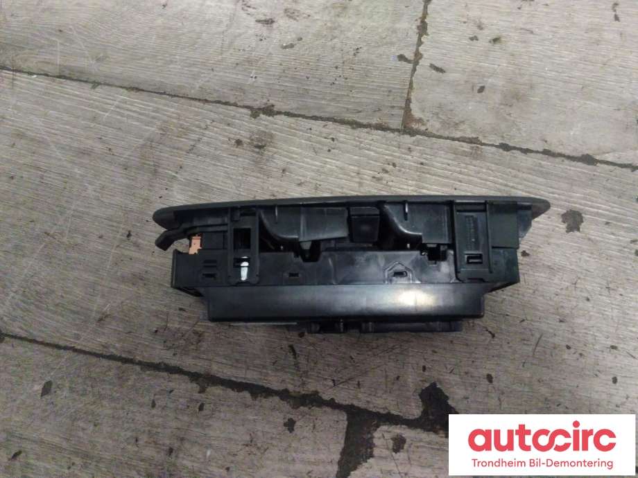Bryter ruteheis førerdørspanel til Renault Kadjar 2015-->>  (NILES|254010747R|254011766R|1576690000)