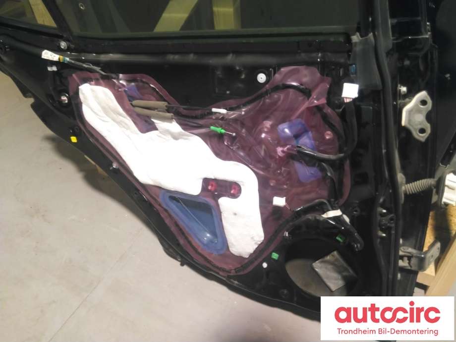 Dør venstre bak til Lexus IS 2013-2020 (Type III) (XE30) (XE30) (TOYOTA|6700453070|)