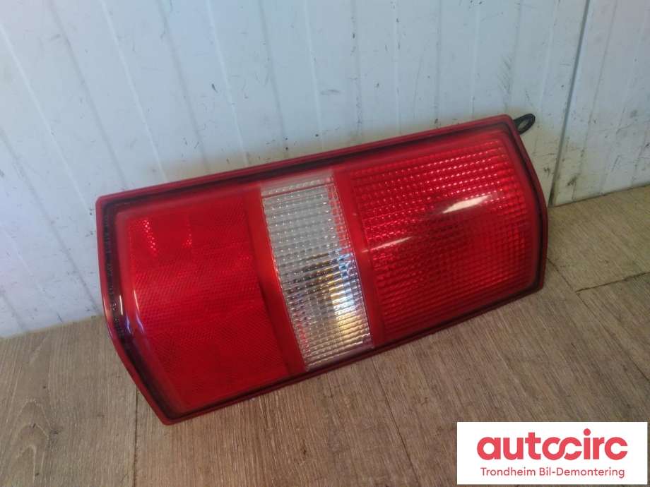 Baklykt venstre til Chevrolet Van 1996-->> (GM|25756611|84639023|84639024| 15813651| 23338320| 25752546| 25756610| 25823027| 84216115)