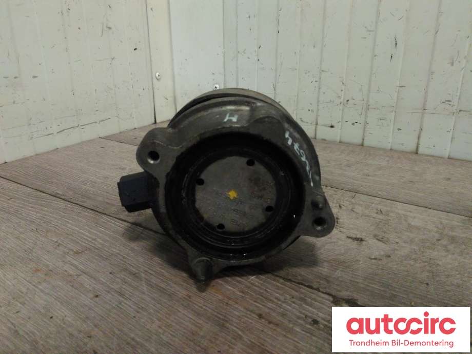 Motorfeste til Audi A8 2003-2010 (Type II) (HØYRE SIDE|4E0199381BS|4E0199381FS|)