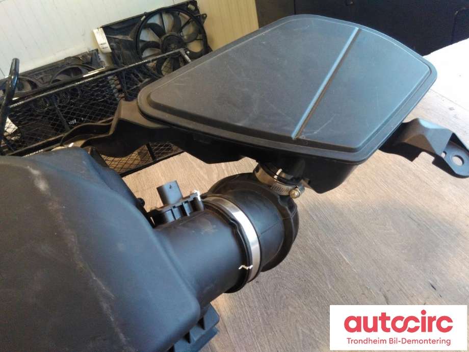 Luftfilterboks til BMW 5-Serie 2017-->> (G30/G31) (G30/G31) (..|8591831|13718591831|13 71 8 591 831)