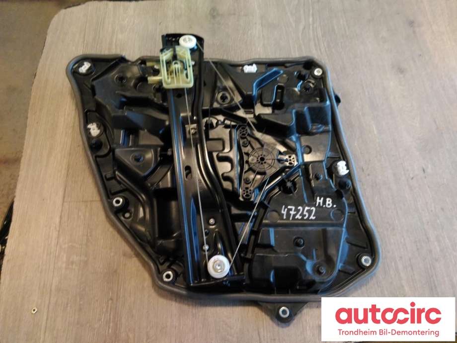 Ruteheis høyre bak til BMW 5-Serie 2017-->> (G30/G31) (G30/G31) (BROSE|7365168|51337487088|C30531-105| A118337)