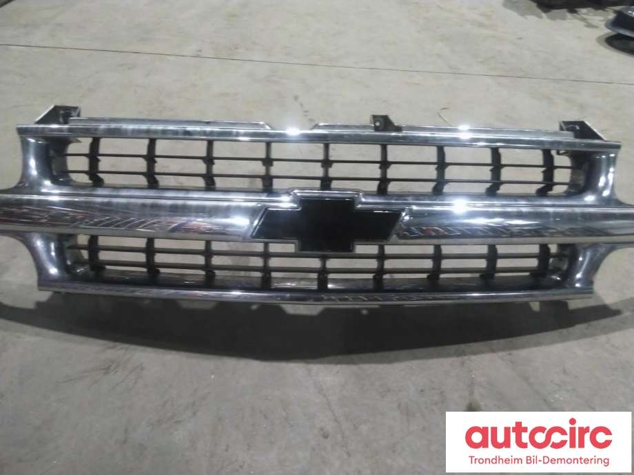 Grill til Chevrolet Suburban 2002-2006  (GM|...|)