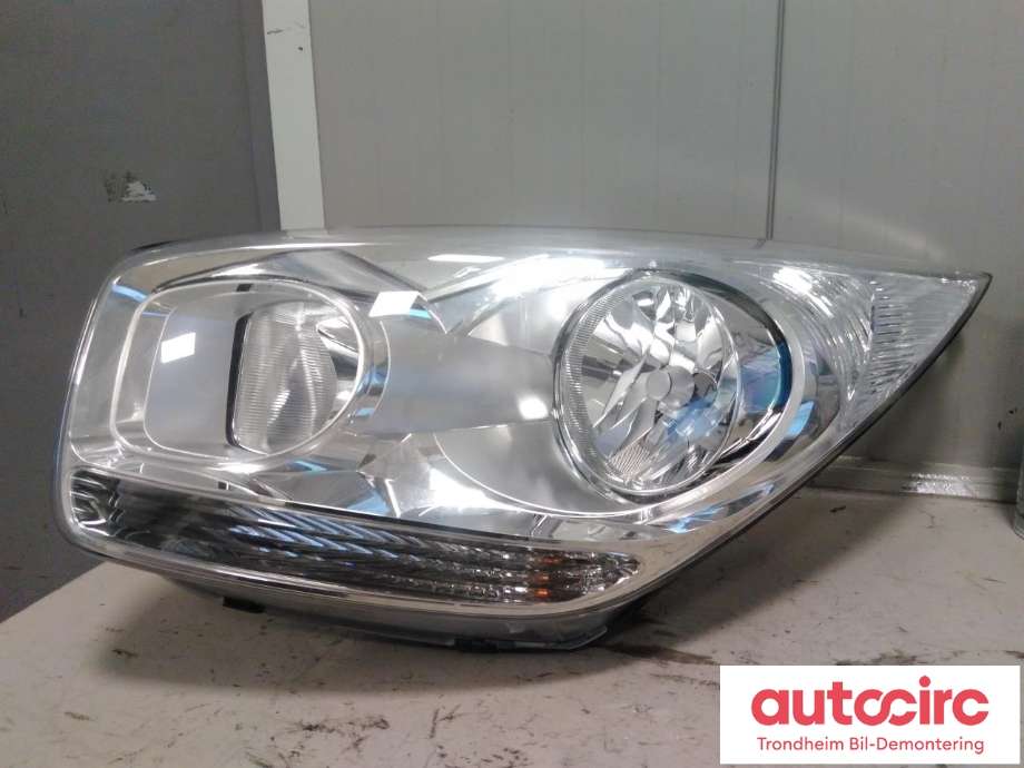 Frontlykt venstre halogen til Kia Venga, 2010-2017  (AUTOMOTIVE LIGHTING|92101-1P000)