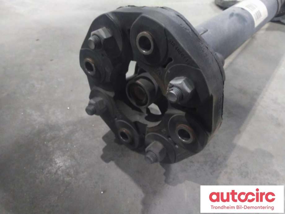 Mellomaksel bakre til Mercedes Vito 2014-->> (W447) (W447) (MERCEDES BENZ|A4474101500|A4474105200|)