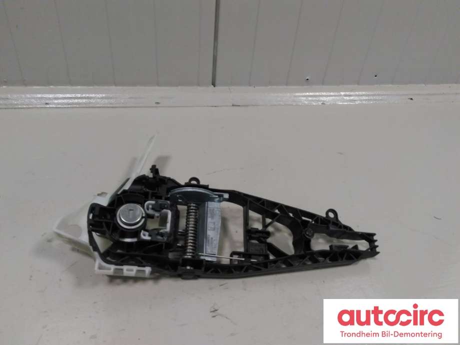 Dørhåndtak utv venstre foran til BMW 2-Serie, Active/Gran Tourer, 2014-->> (F45/F46) (F45/F46) (..|7401211)