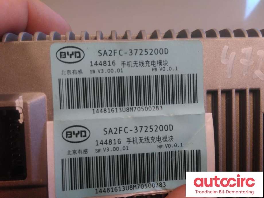 Dashbord trådløs mobillader til BYD Tang 2020-->>  (TRÅDLØS LADER|SA2FC-3725200D|)
