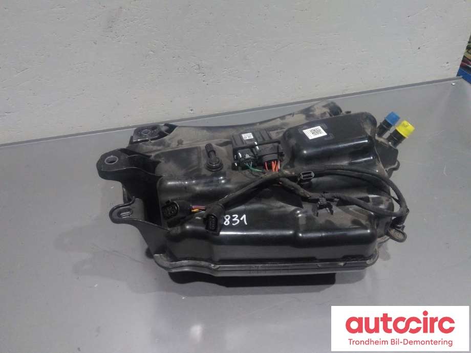 AdBlue tank til Škoda Octavia 2020-->> (Type IV) (..|5WA131877E|5Q0131877T|5WA 131 877 E)