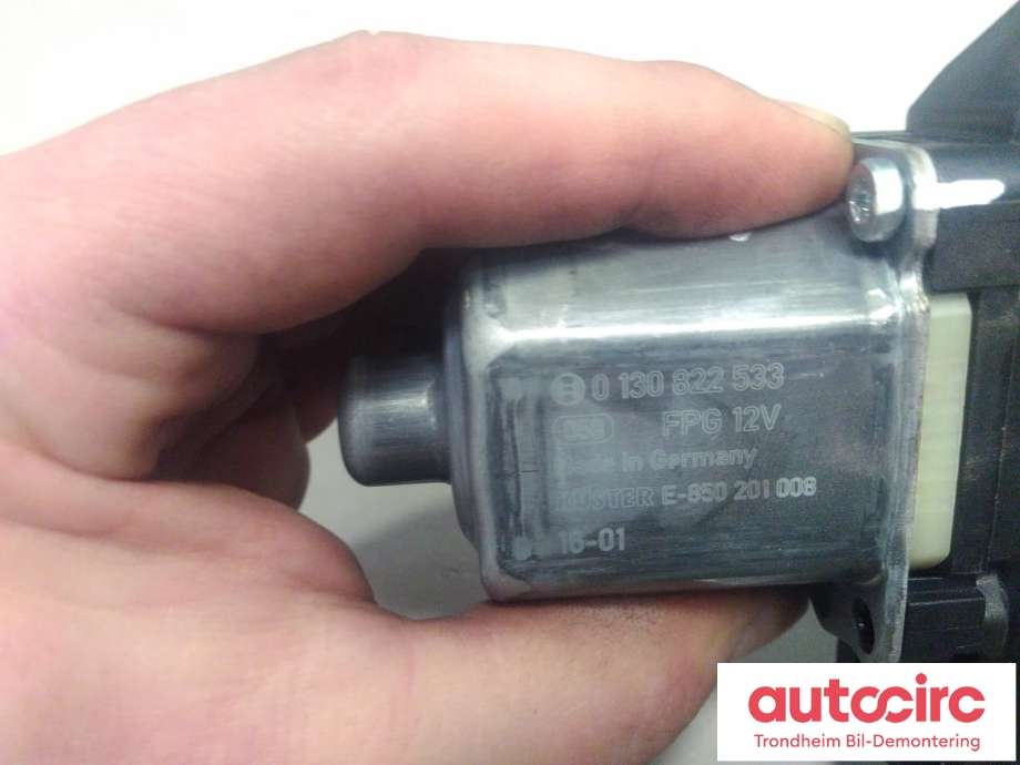 Ruteheis, kun motor, høyre bak til VW Polo 2014-2017 (Type V, Fase 2)  (BOSCH|6R0959812AA|6R0 959 812 AA|0130822533)