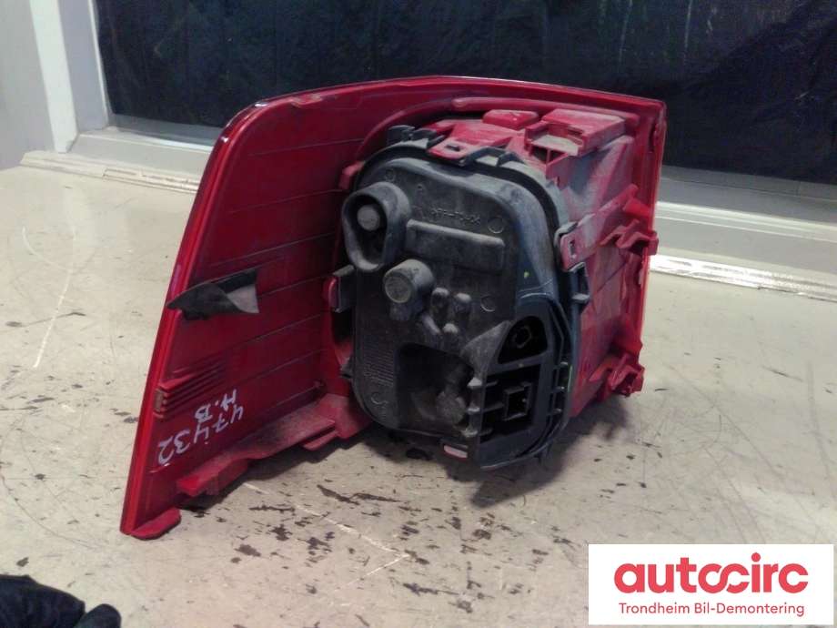 Baklykt høyre ytre til VW Sharan 2010-->> (Type II)  (VALEO|7N0 945 096 G|7N0945096G|89504947)