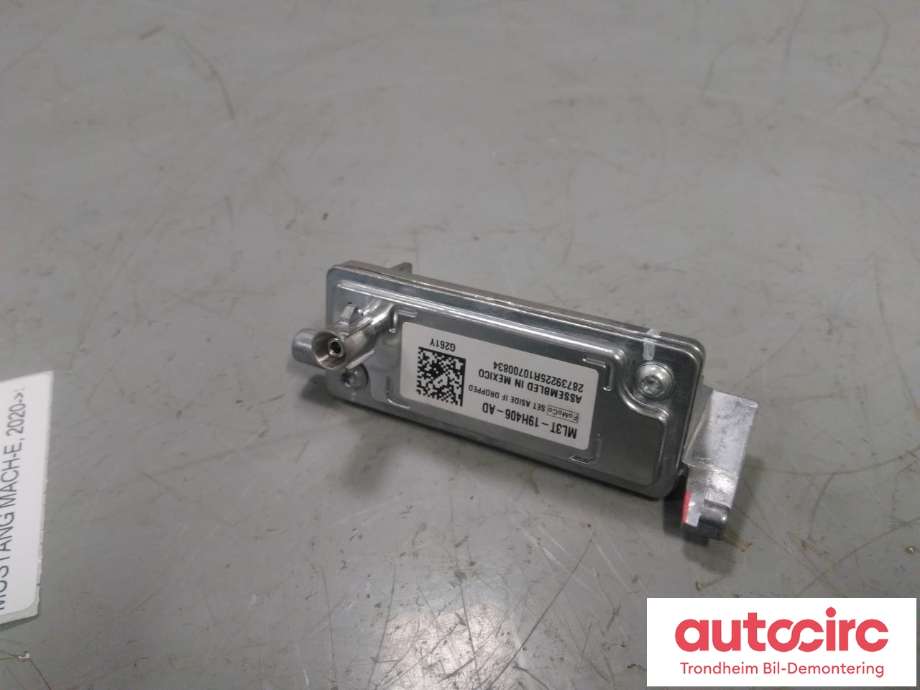 Parkeringskamera foran til Ford Mustang Mach-e 2020-->>  (FOMOCO|ML3T-19H406-AD|2492403|ML3T-19H406-AC)