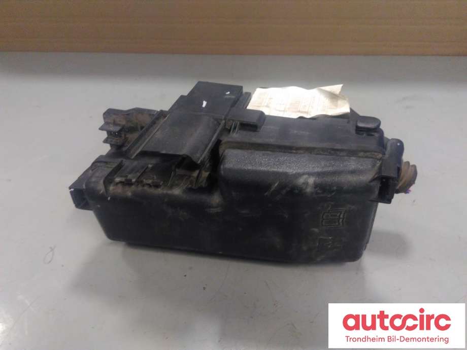 Sikringsboks motorrom til Volvo XC90 2002-2006 (Type I, Fase 1) (..|30728132|8637669|)