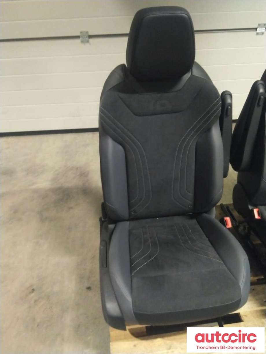 Sete foran høyre til VW ID.5, 2022-->>  (VW AG|5WA881106D)