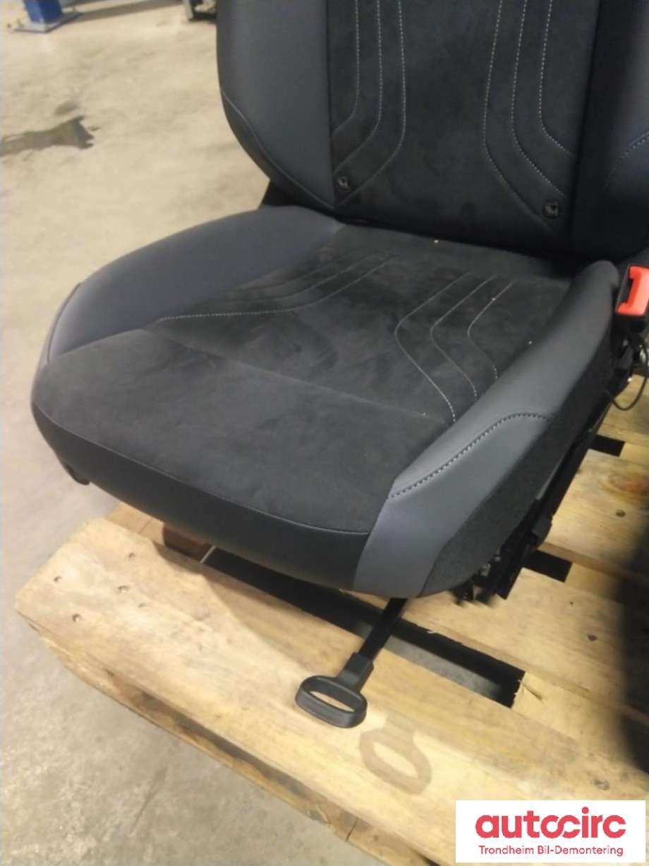 Sete foran høyre til VW ID.5 2022-->>  (VW AG|5WA881106D|)