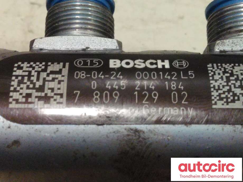 Dyseskinne (fuelrail) til BMW 5-Serie 2003-2010 (E60/E61) (E60/E61) (BOSCH|7809129|13537809129|0445214184)