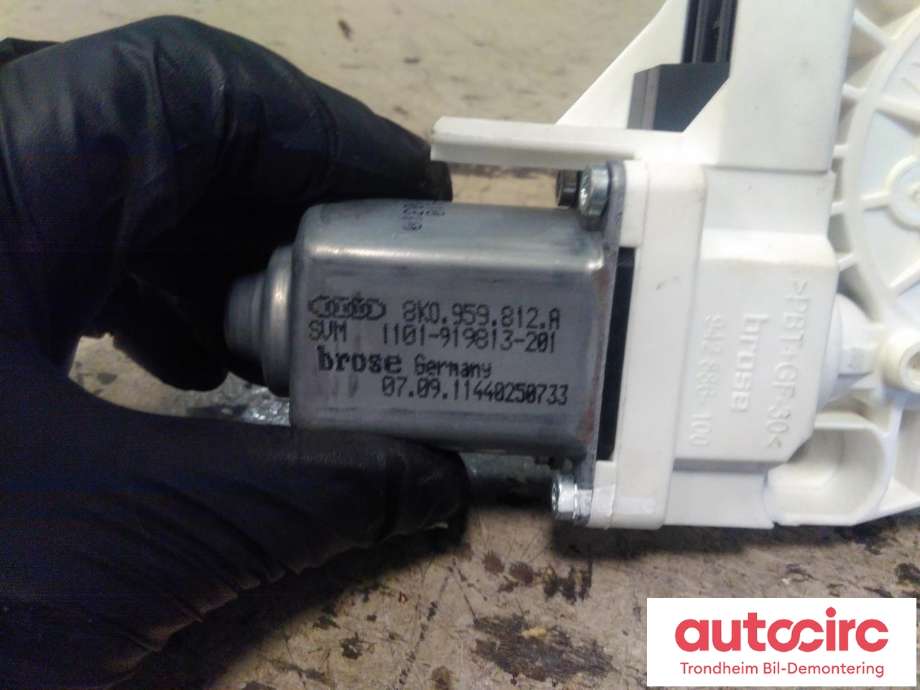 Ruteheis, kun motor, høyre bak til Audi Q3 2011-2014 (Type I, Fase 1)  (BROSE|8K0959812A|8K0 959 812 A|)