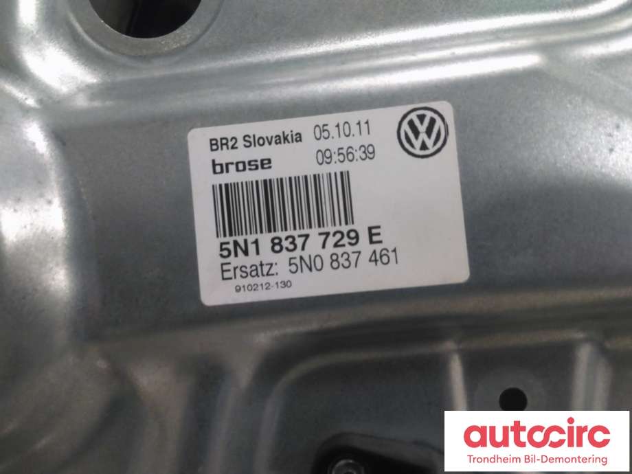 Ruteheis venstre foran til VW Tiguan 2011-2016 (Type I, Fase 2) (BROSE|5N1837729E|5N0837461|)