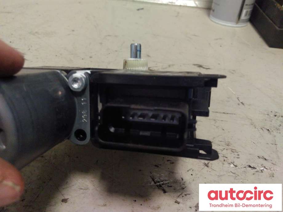 Ruteheis, kun motor, venstre foran til Kia Venga 2010-2017  (BOSCH|82450-1P010|824501P010|0130822550)