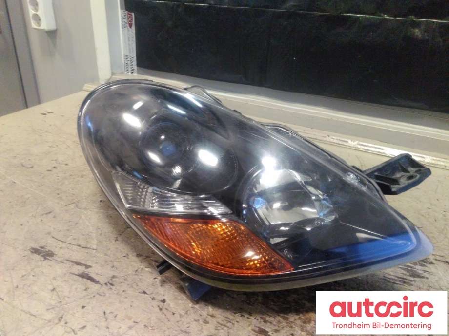 Frontlykt høyre halogen til Mitsubishi i-MiEV 2010-->> (...|8301B310|)