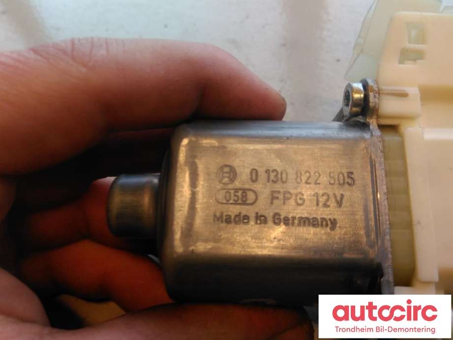 Ruteheis, kun motor, venstre bak til Mercedes GLK 2008-2015 (X204) (X204) (BOSCH|A2048200542|A 204 820 05 42|0130822505)