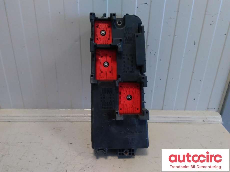 Sikringsboks motorrom til Opel Vectra C 2005-2008 (Type II) (GM|13240247|460 023 260|)
