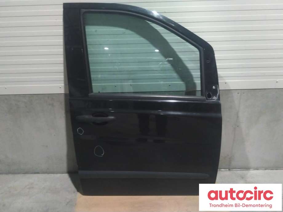 Dør høyre foran til Mercedes Vito/Viano 2004-2010 (Fase 1) (W639) (W639) (MERCEDES|A6397201105|A 639 720 11 05|)