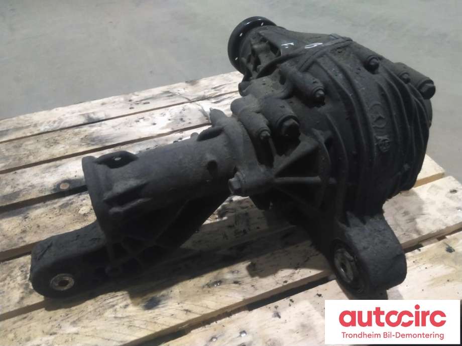 Kardang klokke foran til Mercedes ML, 2005-2011 (W164) (W164) (MERCEDES BENZ|A1643302102)