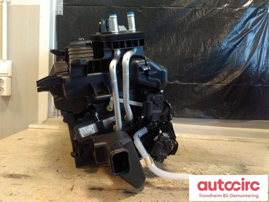 Varmeapparat til XPeng P7 2021-->>  (..|..|)
