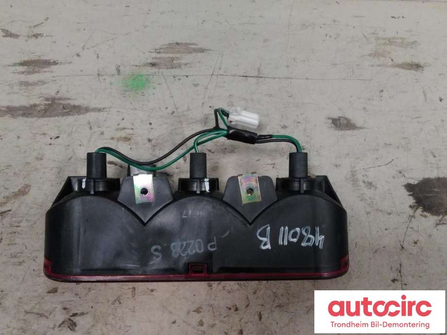 Baklykt bremselys bakrute til Mitsubishi Pajero 2000-2006 (Type III) (STANLEY|MR490839|P0223|)