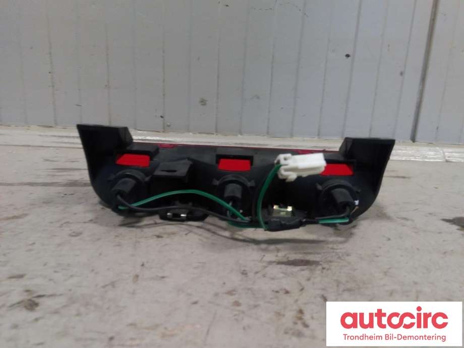 Baklykt bremselys bakrute til Mitsubishi Pajero 2000-2006 (Type III) (STANLEY|MR490839|P0223|)