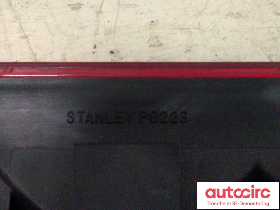 Baklykt bremselys bakrute til Mitsubishi Pajero 2000-2006 (Type III) (STANLEY|MR490839|P0223|)