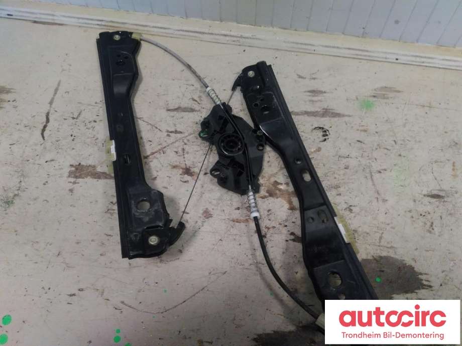 Ruteheis venstre foran til Volvo V60/V60 CC 2013-2018 (Type I, Fase 2)  (..|31440785|)