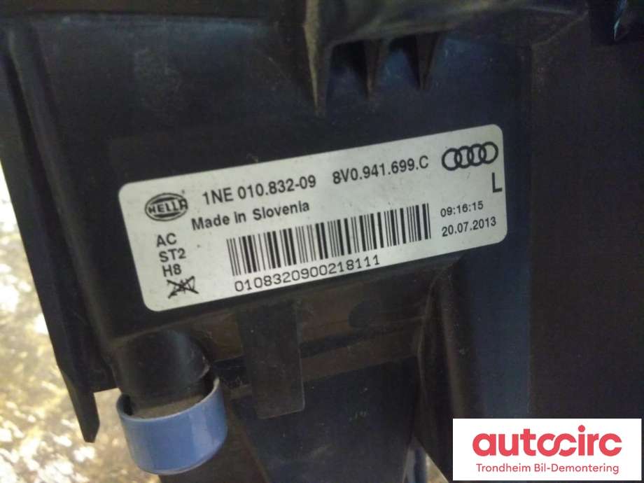 Tåkelykt venstre foran til Audi A3 2012-2016 (Type III, Fase 1)  (HELLA|8V0941699C|8V09041699F|)