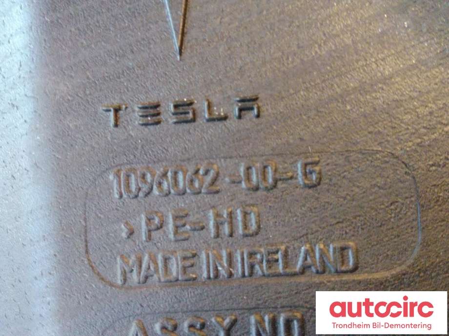 Spylertank foran til Tesla Model 3 2018-2023 (Fase 1)  (..|1096062-00-G|1090850-00-G|)
