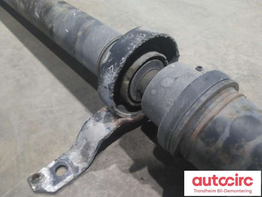 Mellomaksel til Audi A6 2005-2008 (Type III, Fase 1) (C6) (C6) (AUDI|4F0521101F|)