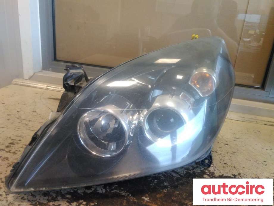 Frontlykt venstre halogen til Opel Vectra C 2005-2008 (Type II) (VALEO|13170919|)