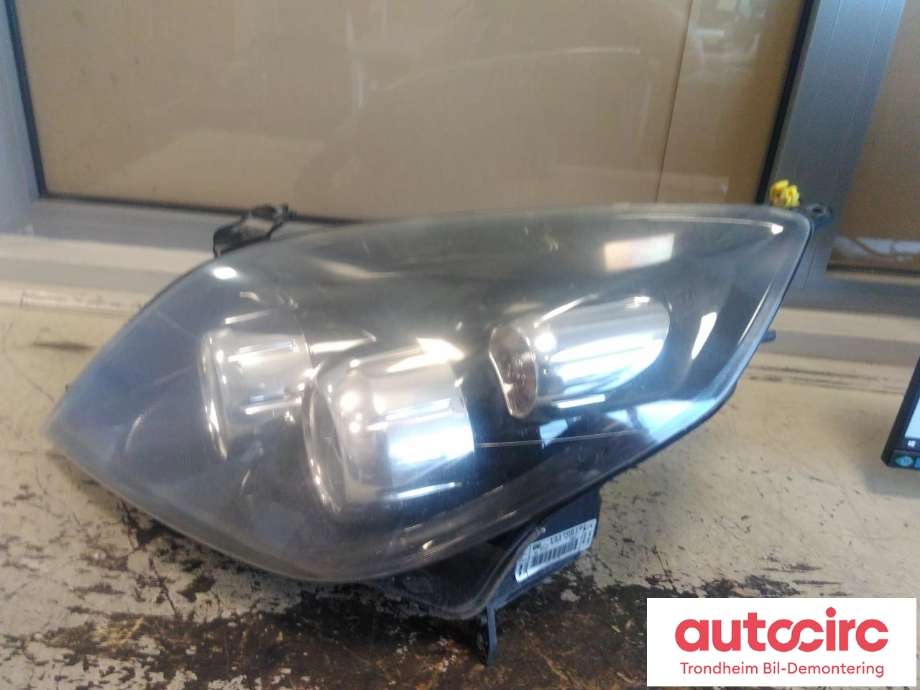 Frontlykt venstre halogen til Opel Vectra C 2005-2008 (Type II) (VALEO|13170919|)